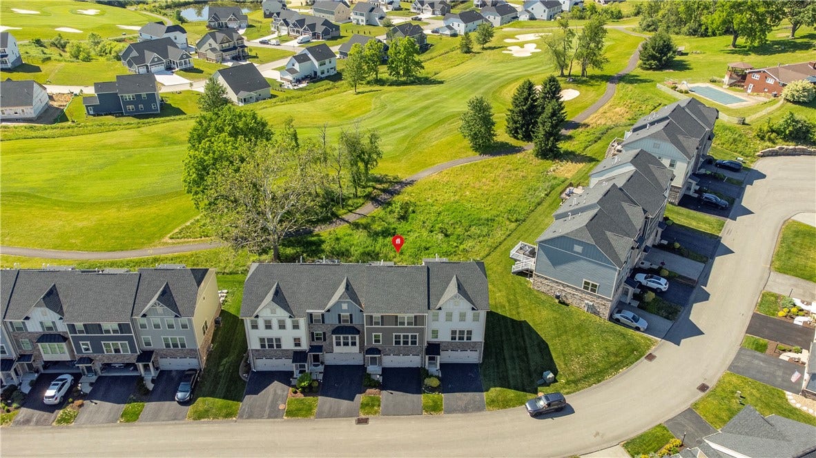6004 Augusta Ln, Jeannette, PA 15644