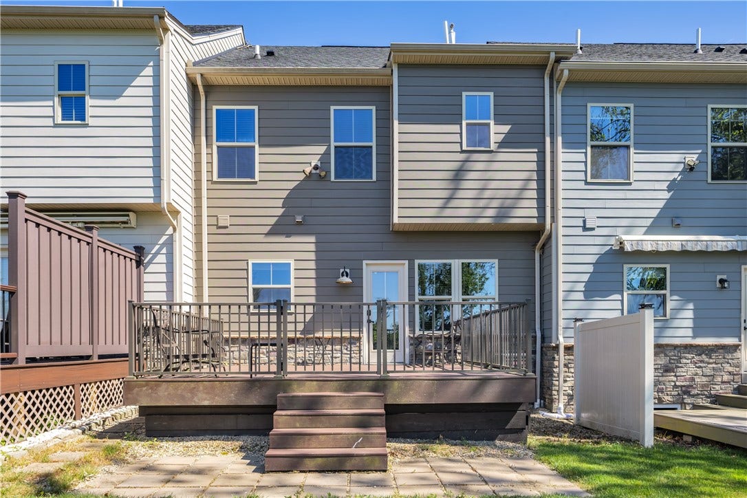 6004 Augusta Ln, Jeannette, PA 15644