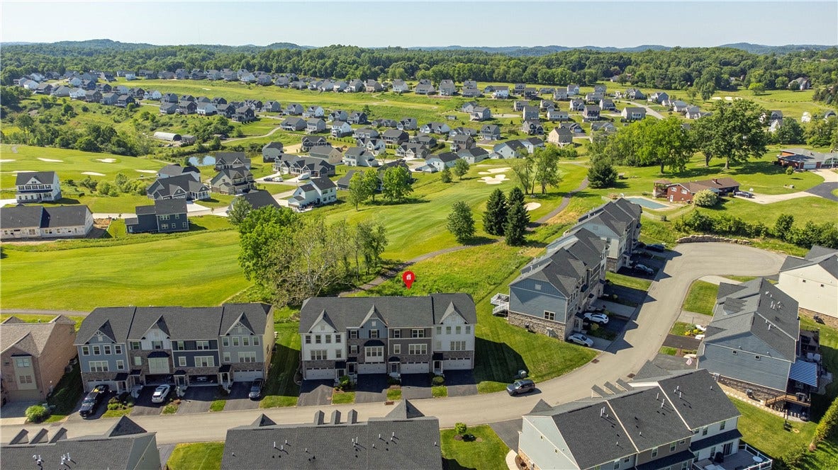 6004 Augusta Ln, Jeannette, PA 15644