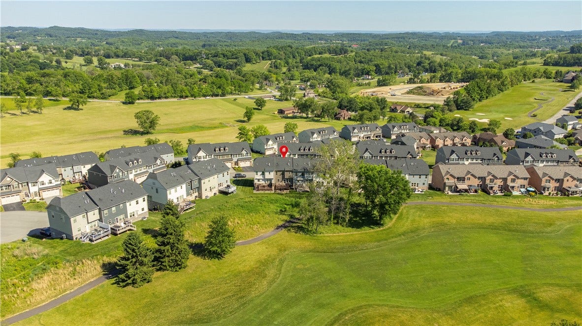 6004 Augusta Ln, Jeannette, PA 15644