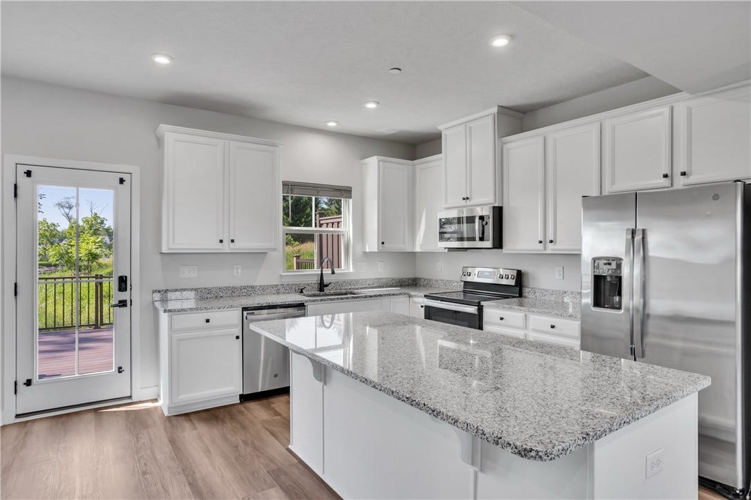 6004 Augusta Ln, Jeannette, PA 15644