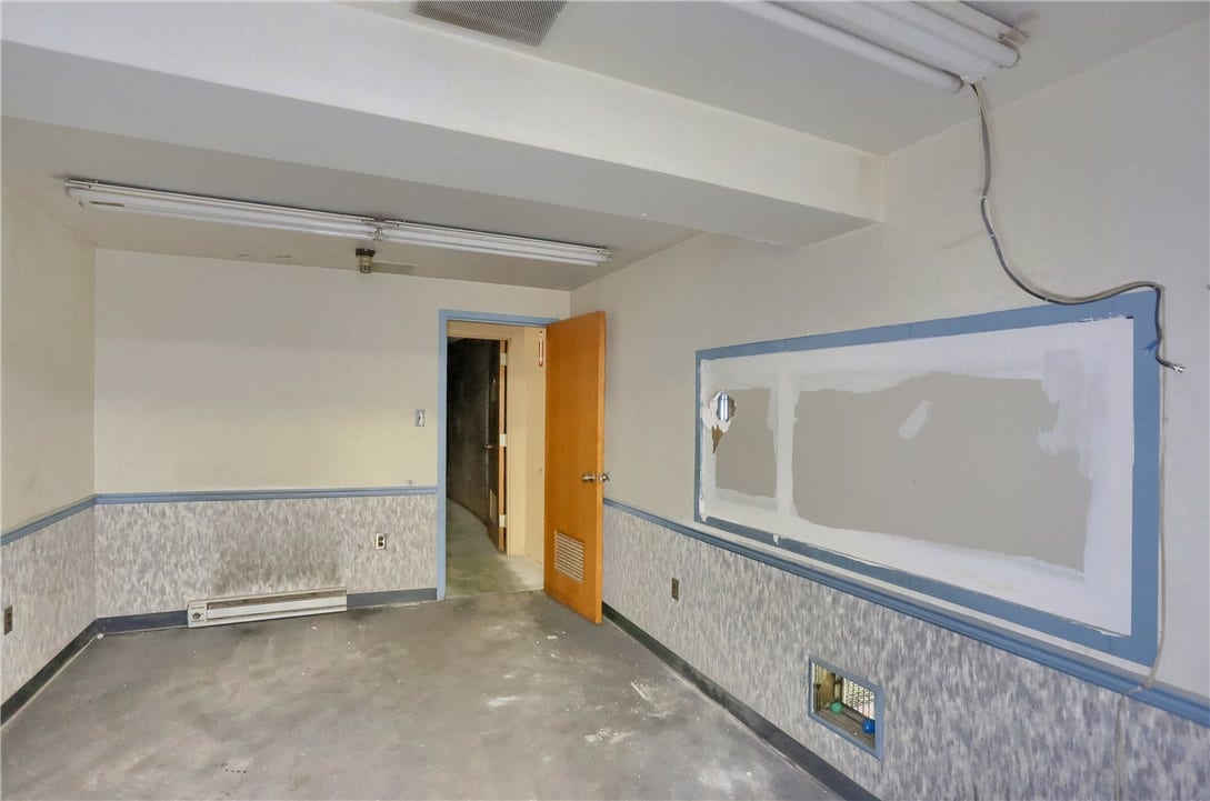 1729 B Rostraver Rd, Belle Vernon, PA 15012