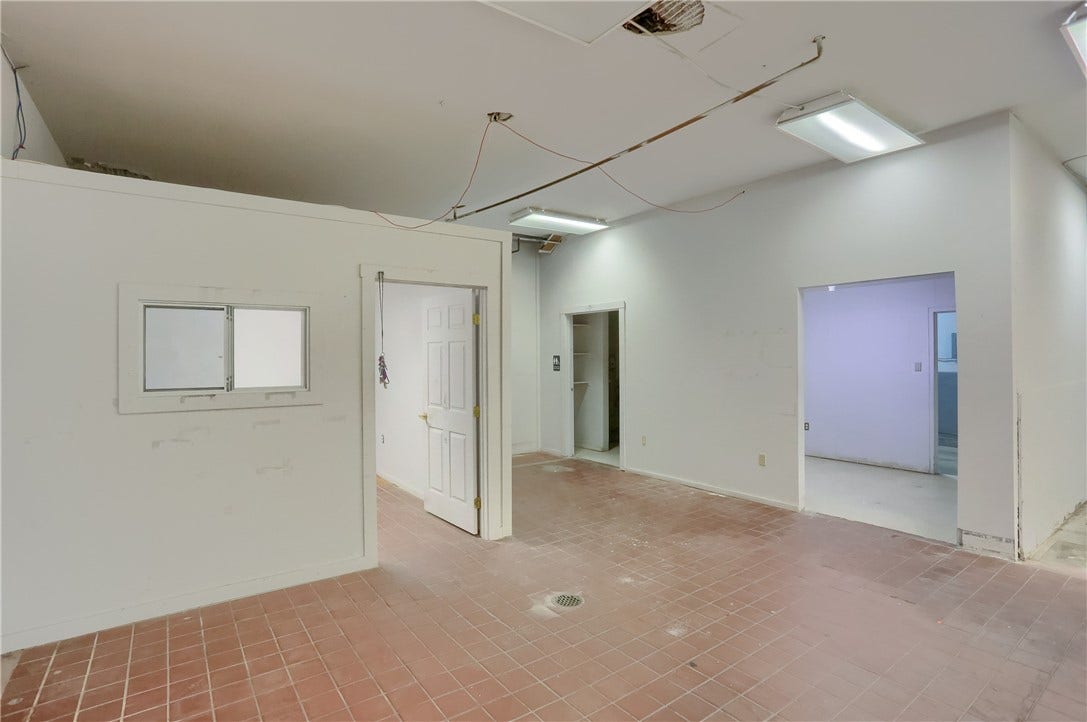 1729 B Rostraver Rd, Belle Vernon, PA 15012