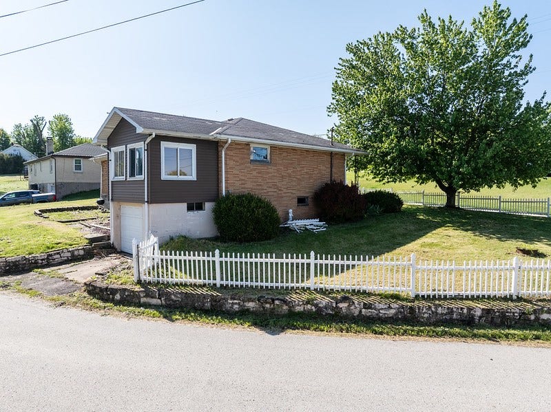 2741 Route 982, Mount Pleasant, PA 15666