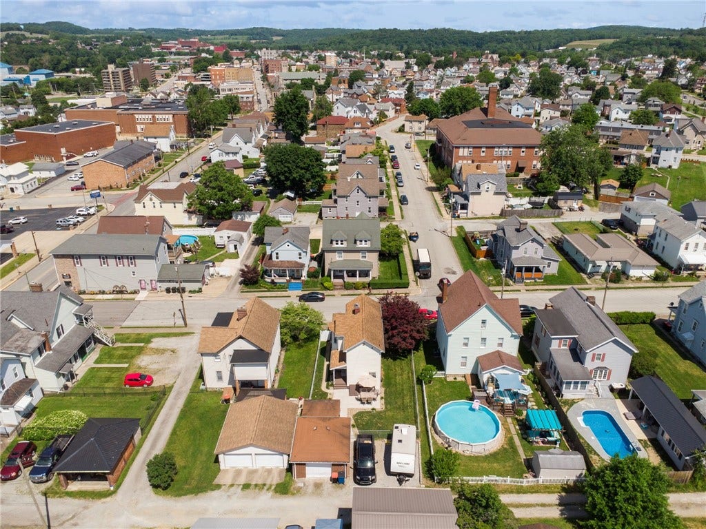 313 James St, Latrobe, PA 15650