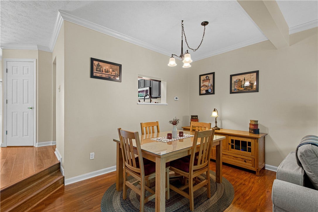 197 Old Village Ln, Bethel Park, PA 15102
