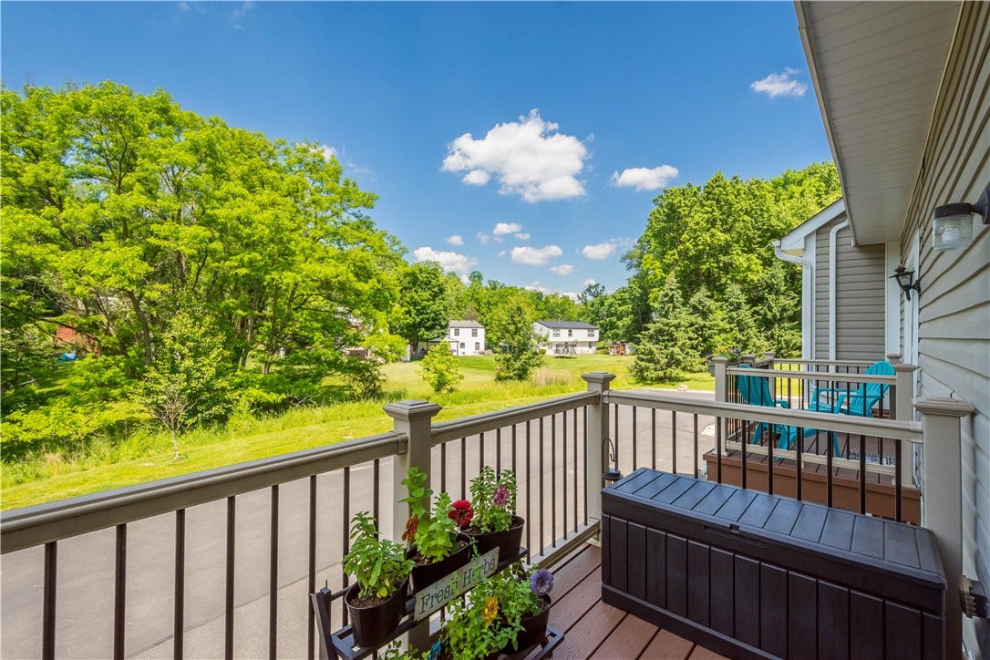 197 Old Village Ln, Bethel Park, PA 15102
