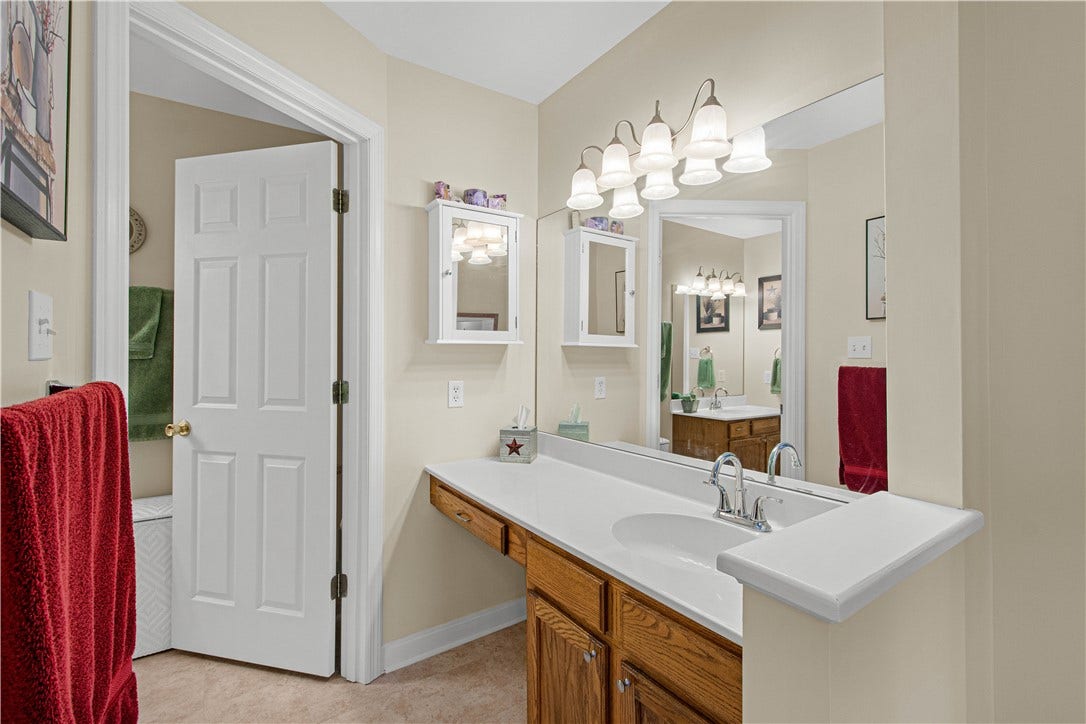 197 Old Village Ln, Bethel Park, PA 15102