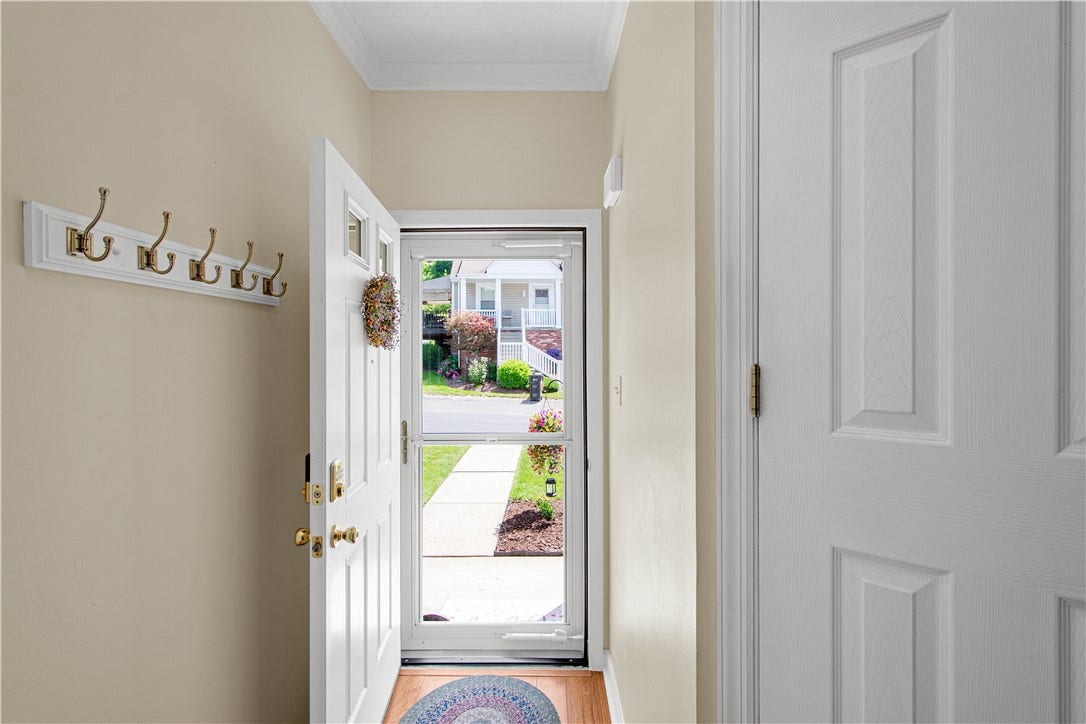 197 Old Village Ln, Bethel Park, PA 15102