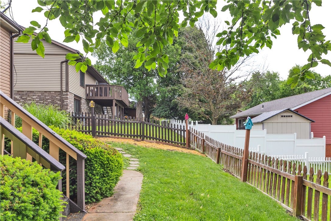 Fenced rear yard