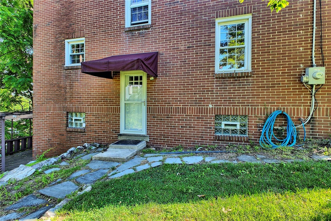 210 Tremont Ave, Greensburg, PA 15601