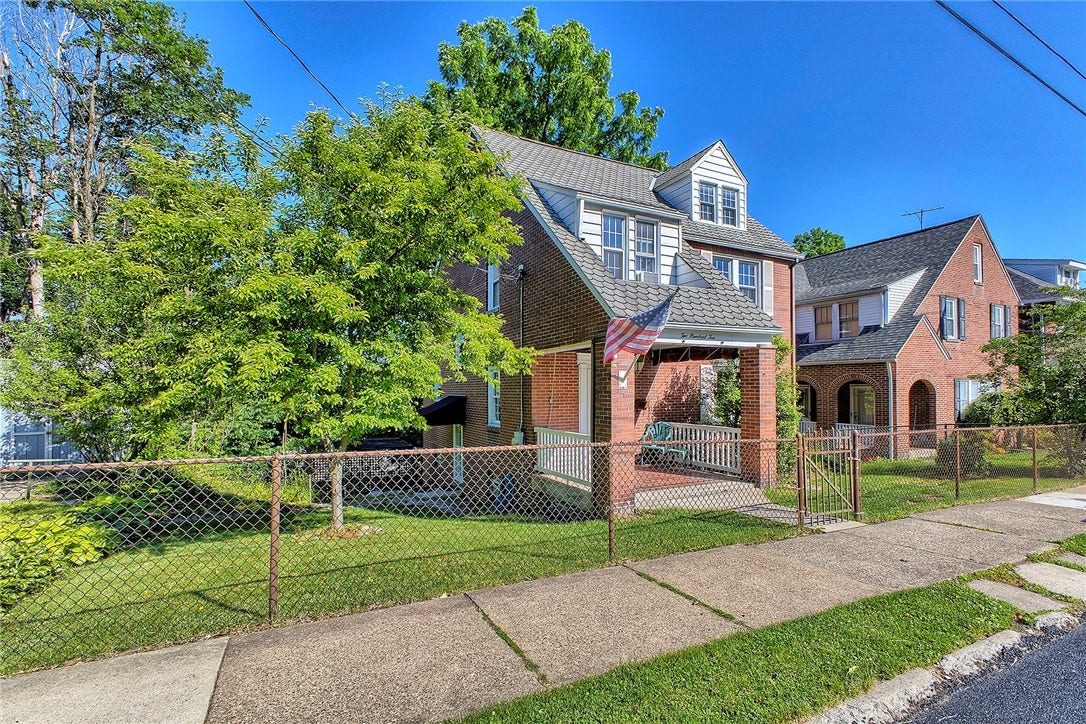 210 Tremont Ave, Greensburg, PA 15601