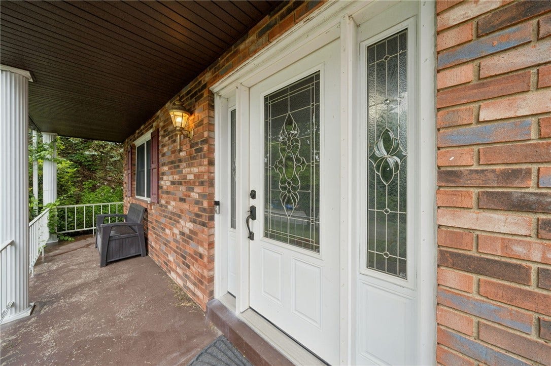 4044 Briarwood Dr, Jeannette, PA 15644