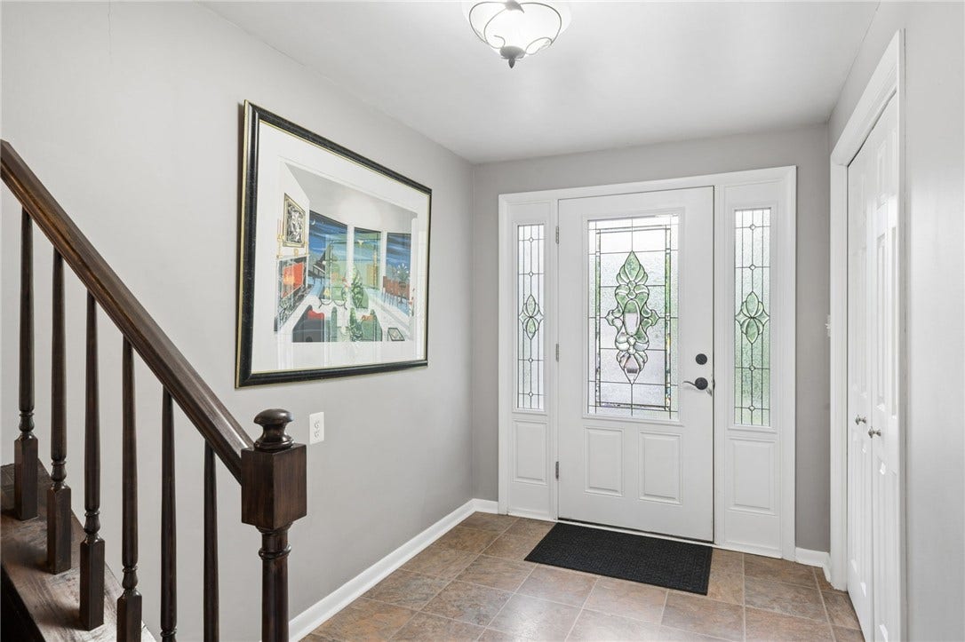 4044 Briarwood Dr, Jeannette, PA 15644