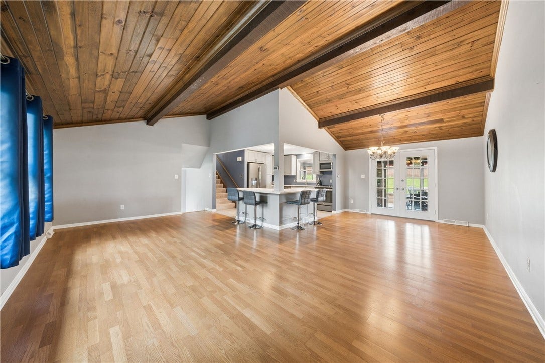 4044 Briarwood Dr, Jeannette, PA 15644
