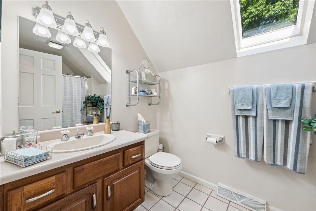153 Lakewood Rd, Greensburg, PA 15601