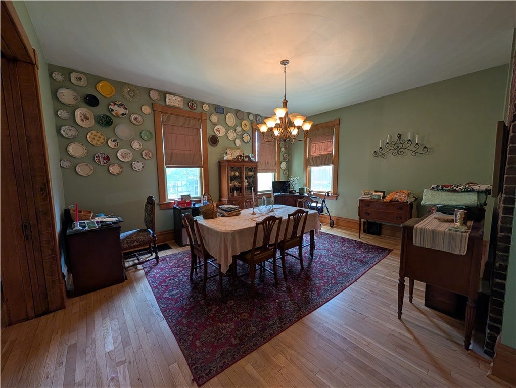 211 Wills Rd, Connellsville, PA 15425