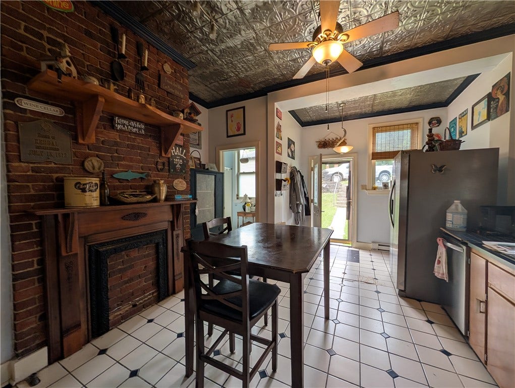 211 Wills Rd, Connellsville, PA 15425