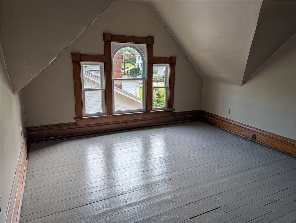 211 Wills Rd, Connellsville, PA 15425