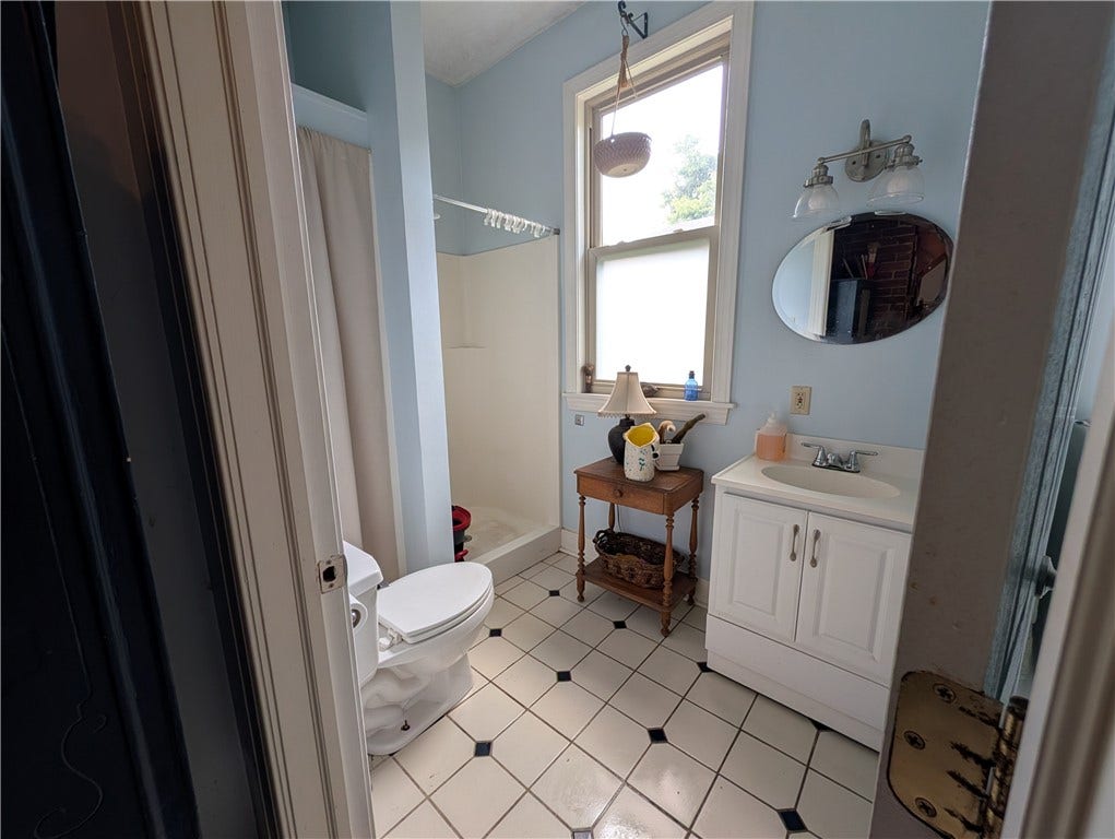 211 Wills Rd, Connellsville, PA 15425