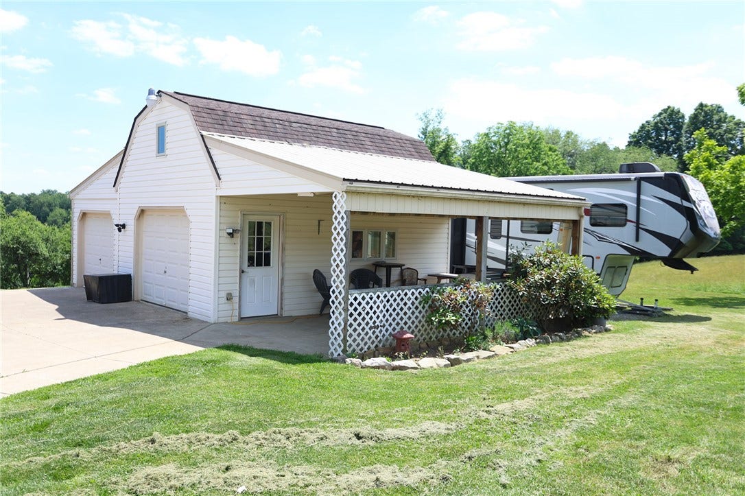 1203 Bailey Farm Rd, Greensburg, PA 15601