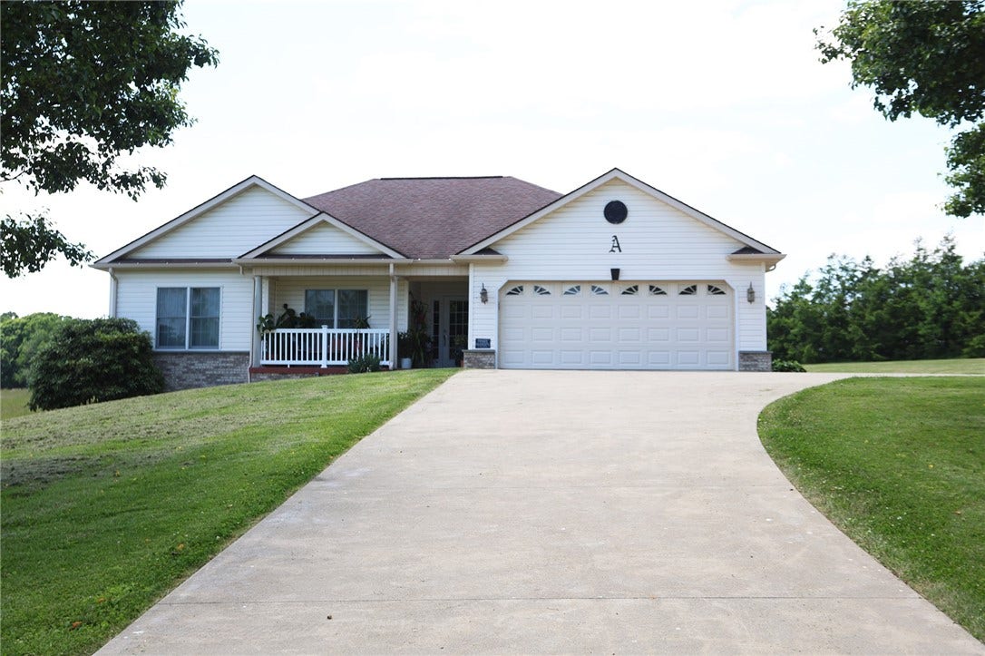 1203 Bailey Farm Rd, Greensburg, PA 15601