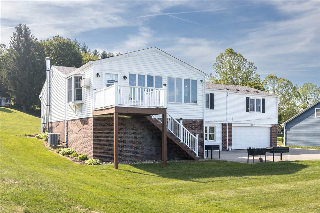 3061 Dividend Dr, Washington, PA 15301