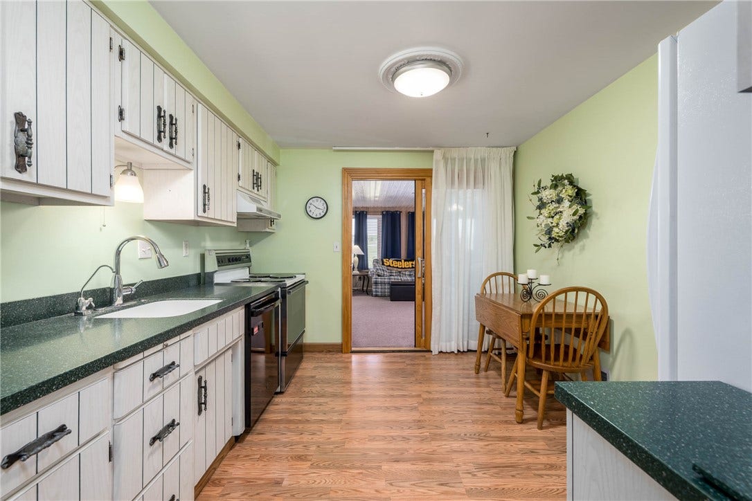 3061 Dividend Dr, Washington, PA 15301