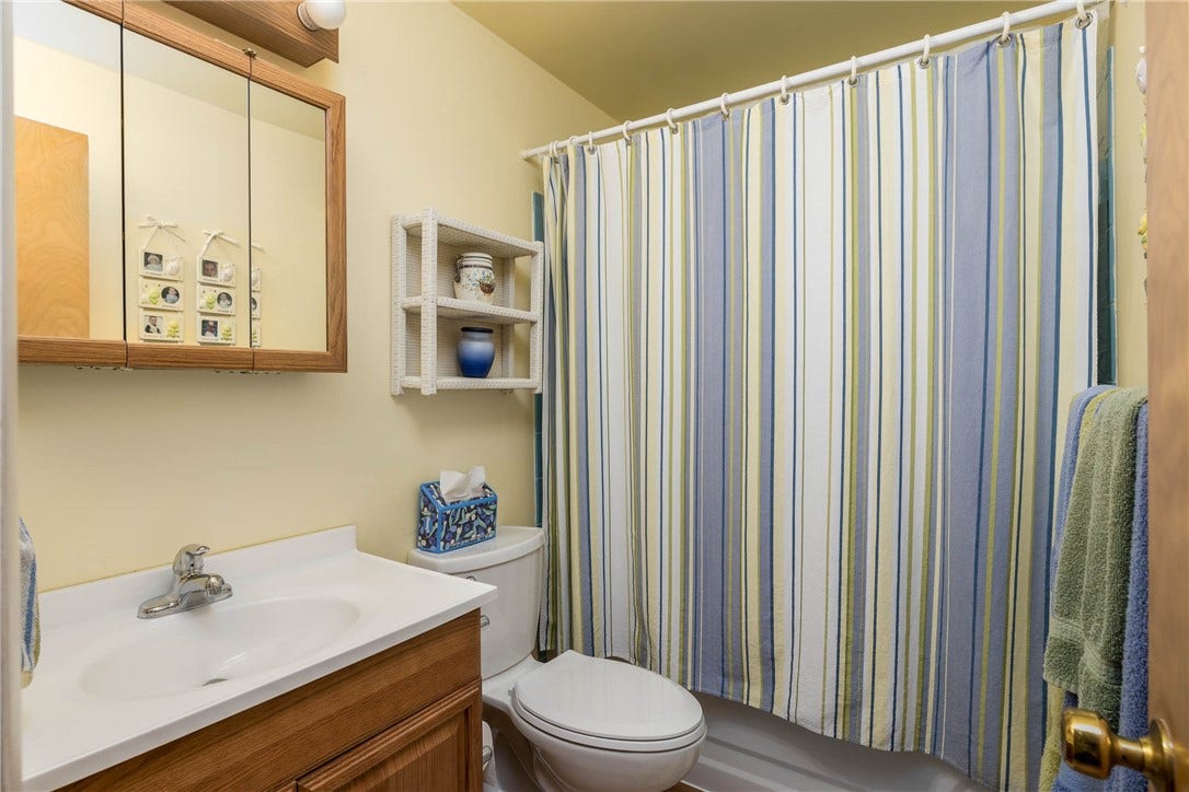 3061 Dividend Dr, Washington, PA 15301