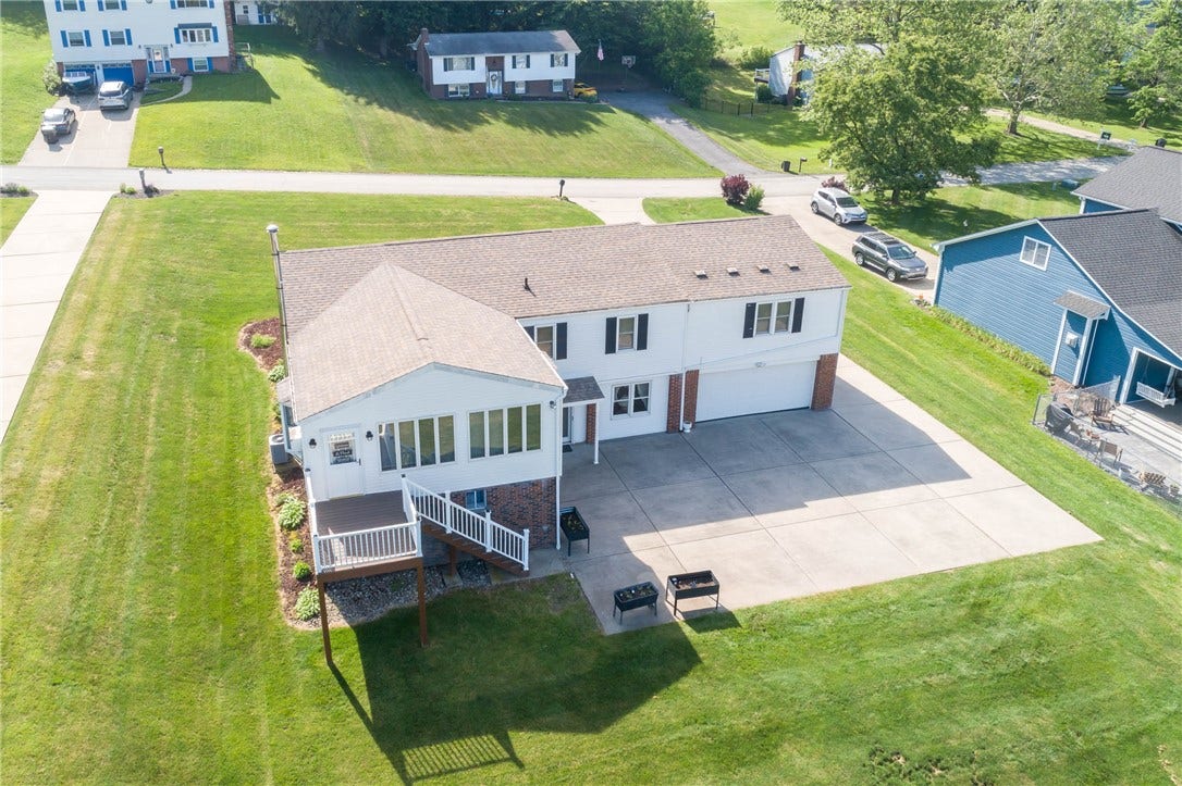 3061 Dividend Dr, Washington, PA 15301