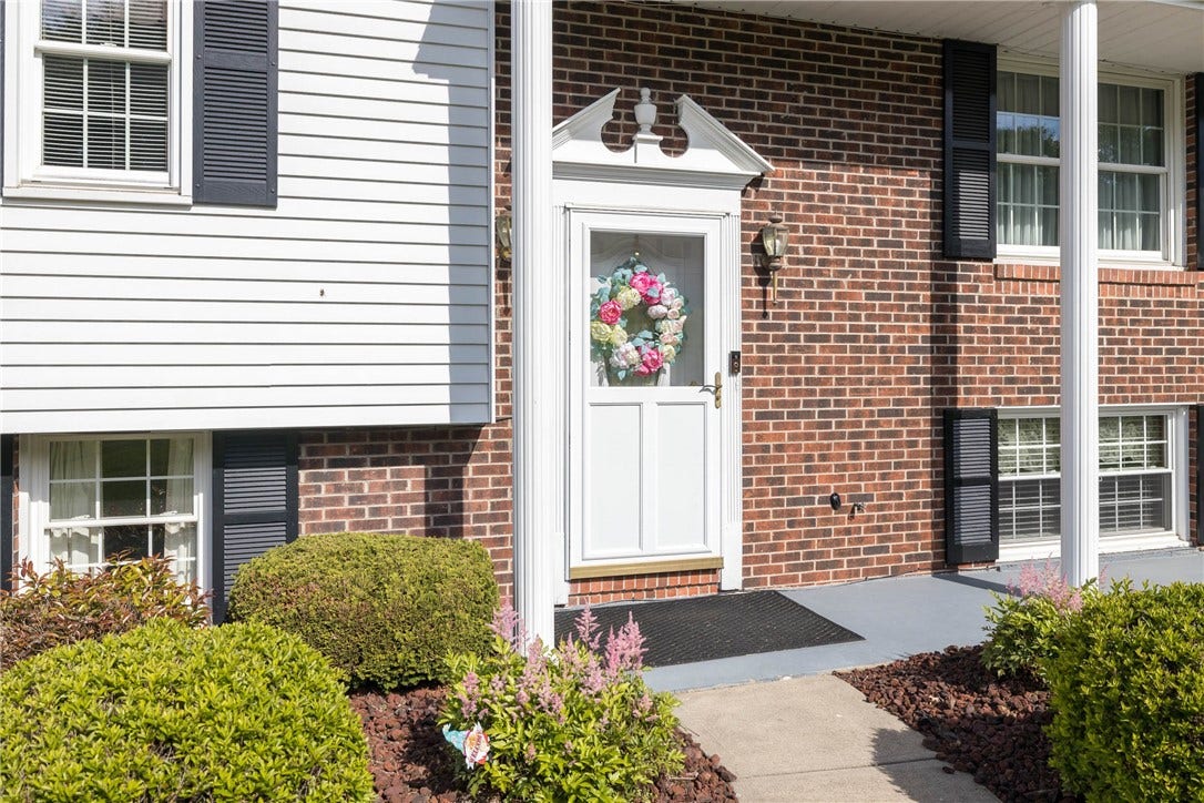 3061 Dividend Dr, Washington, PA 15301