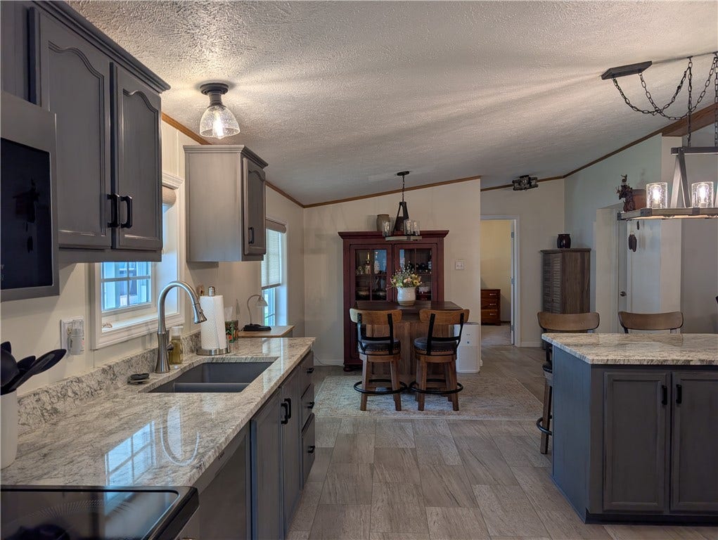 19 Thompson St, Latrobe, PA 15650