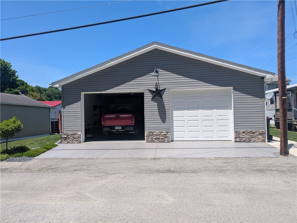 19 Thompson St, Latrobe, PA 15650