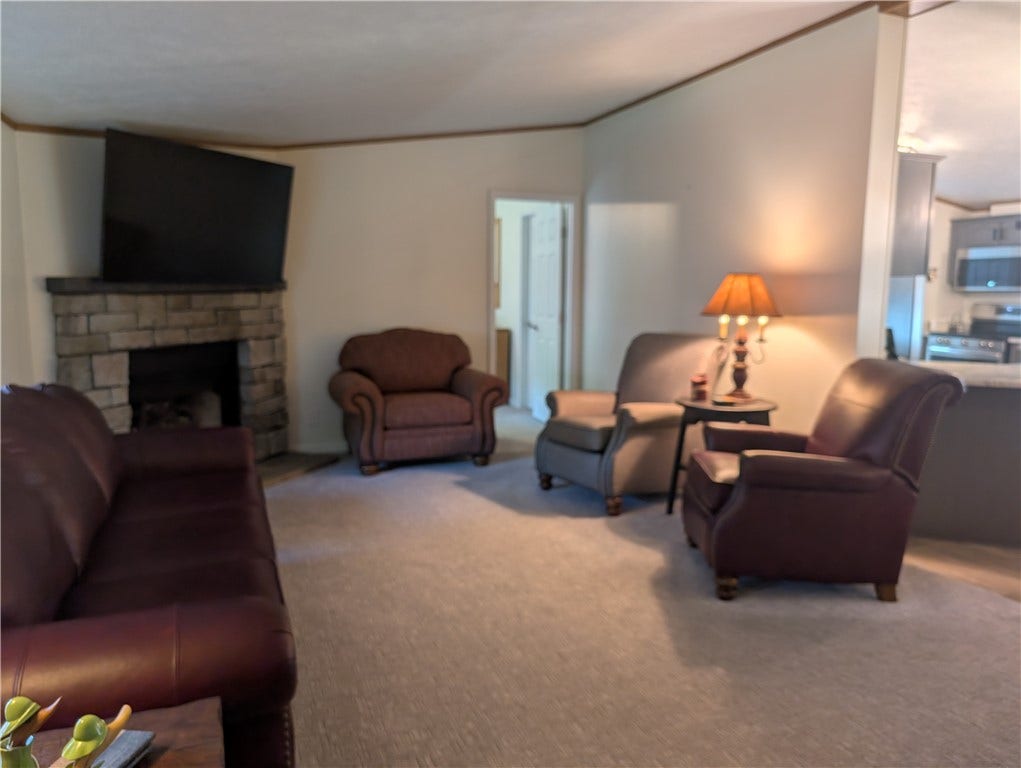19 Thompson St, Latrobe, PA 15650