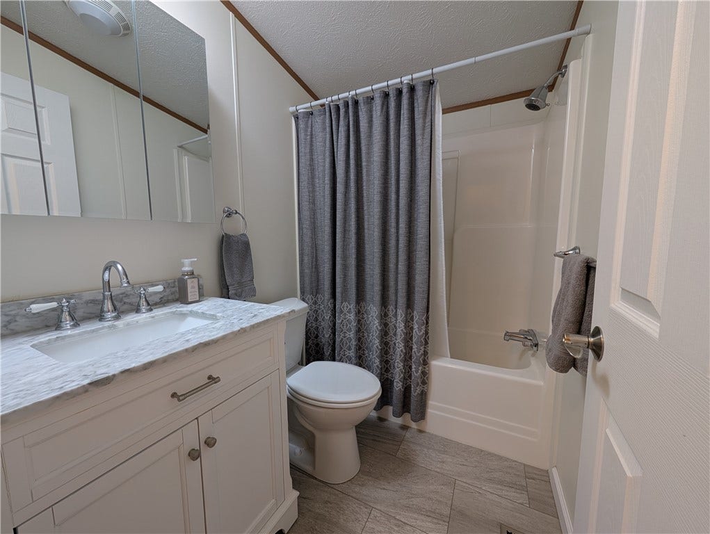 19 Thompson St, Latrobe, PA 15650