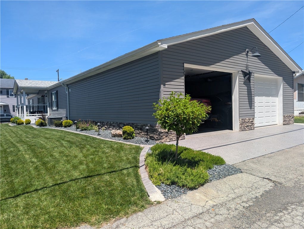 19 Thompson St, Latrobe, PA 15650