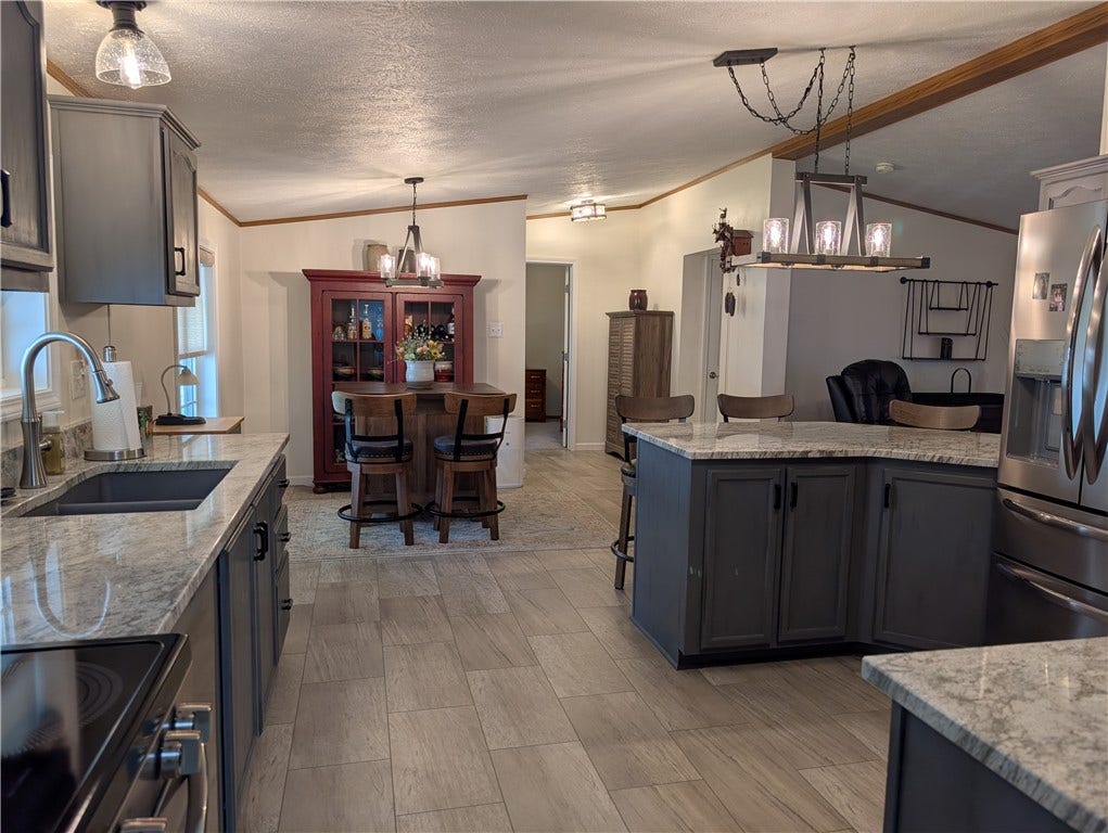 19 Thompson St, Latrobe, PA 15650