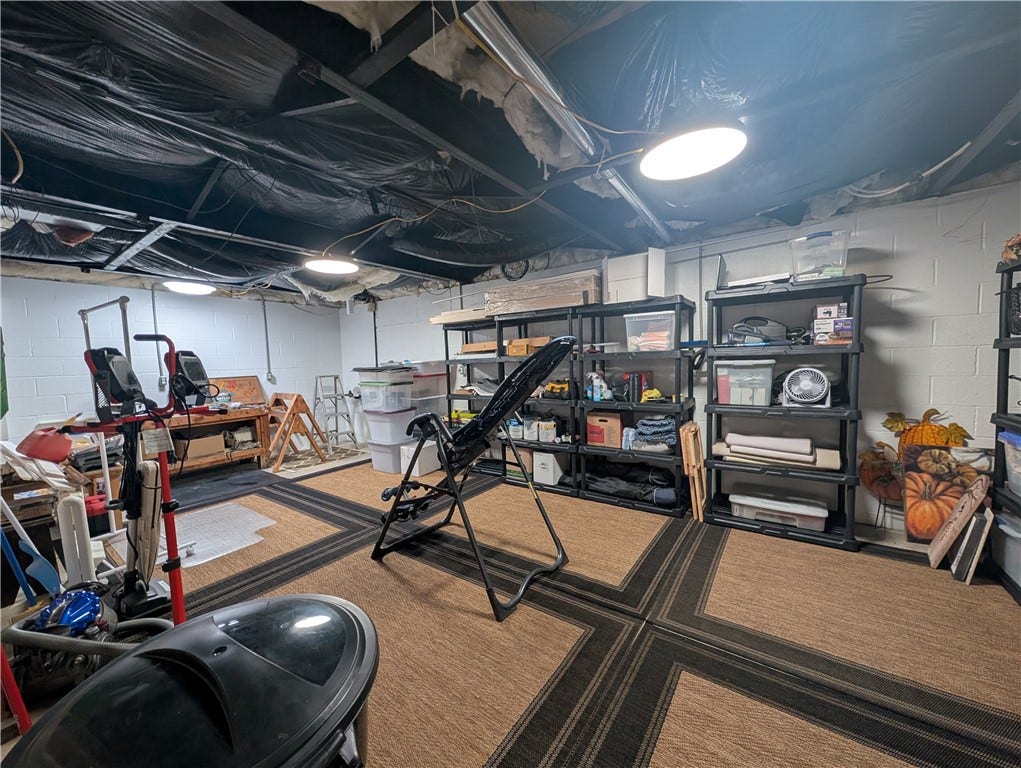 19 Thompson St, Latrobe, PA 15650