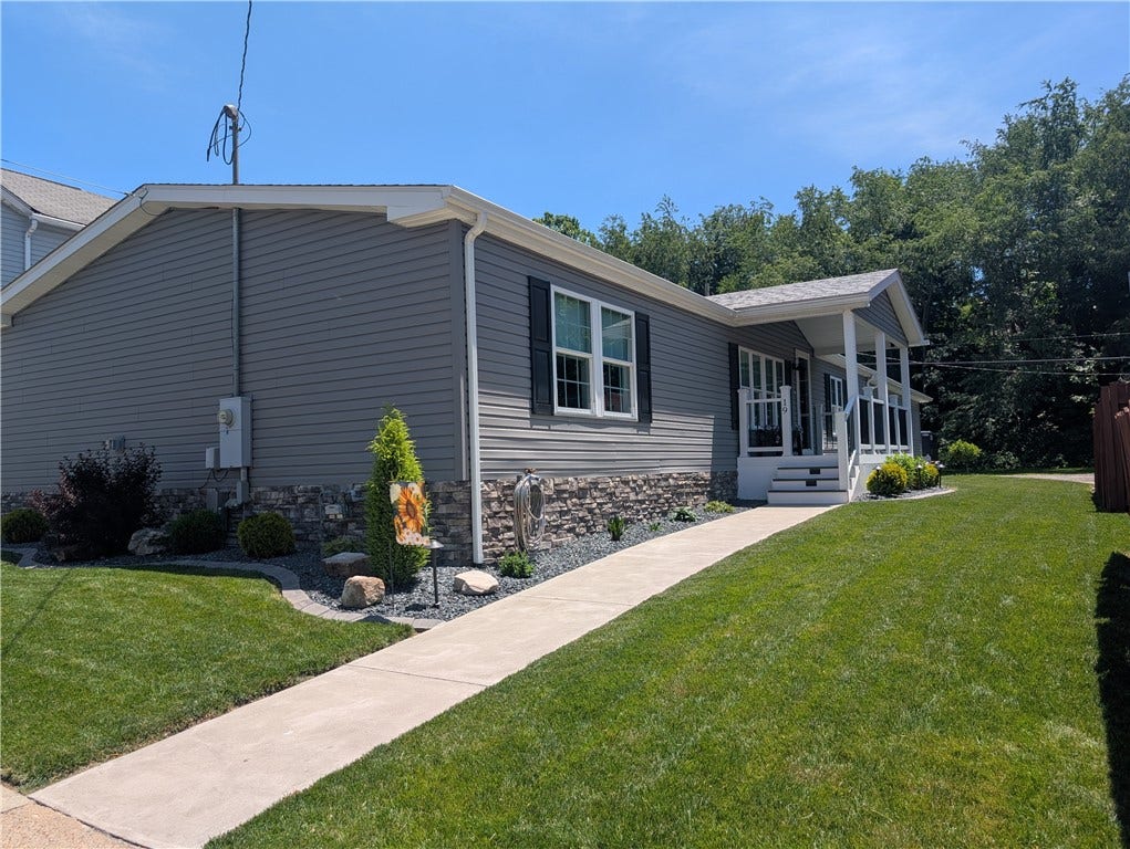 19 Thompson St, Latrobe, PA 15650