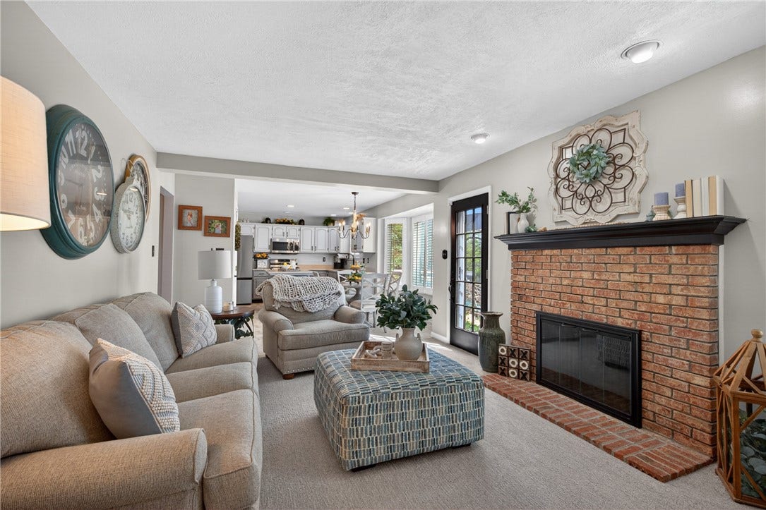 719 Marvle Valley Dr, Bethel Park, PA 15102