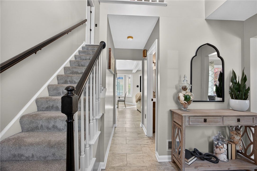 719 Marvle Valley Dr, Bethel Park, PA 15102