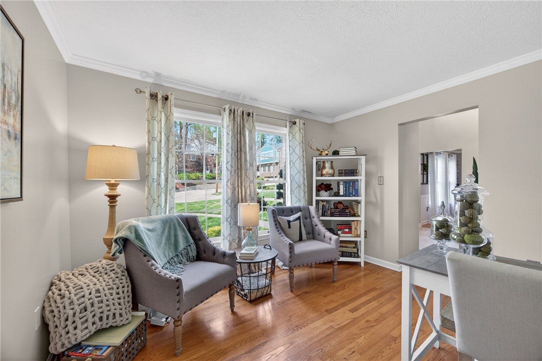 719 Marvle Valley Dr, Bethel Park, PA 15102