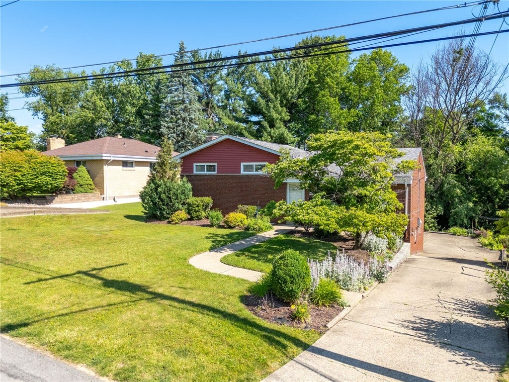4826 Criss Road, Bethel Park, PA 15102