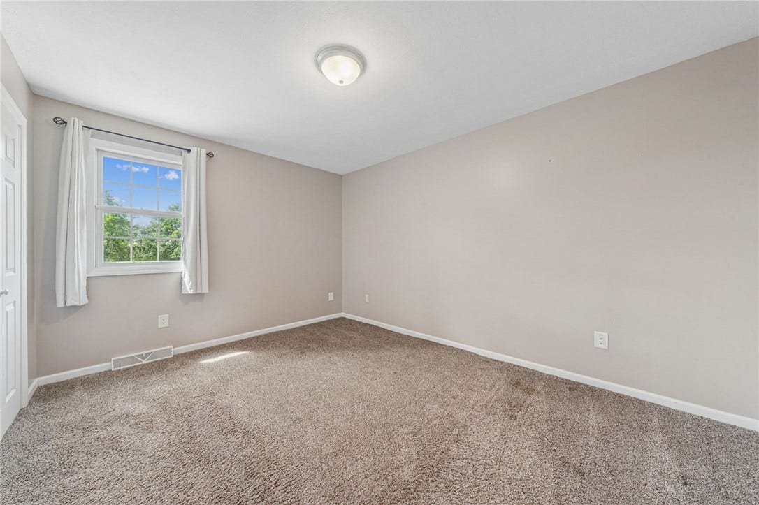 61 Greenhill Dr, Washington, PA 15301