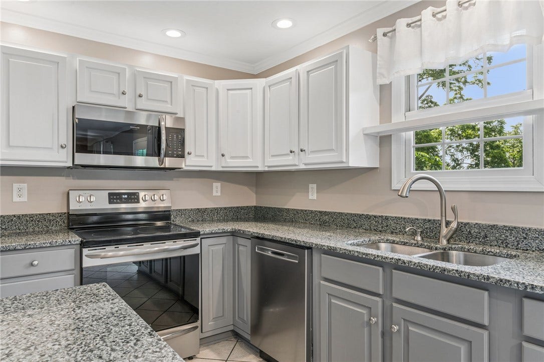61 Greenhill Dr, Washington, PA 15301