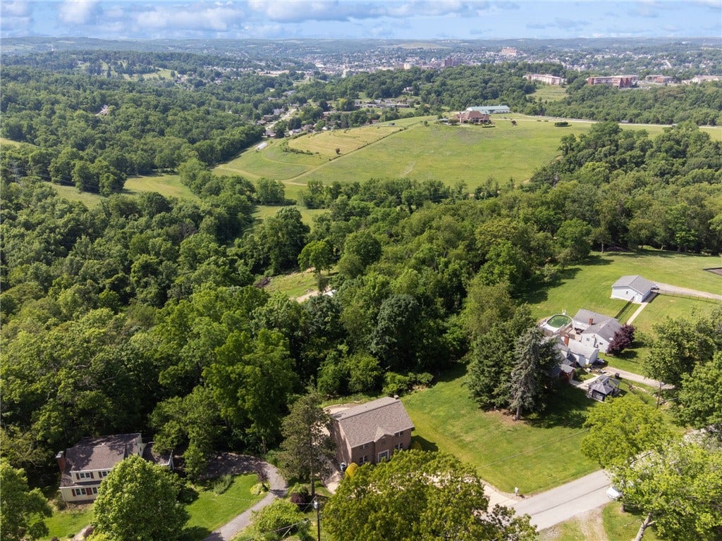 61 Greenhill Dr, Washington, PA 15301