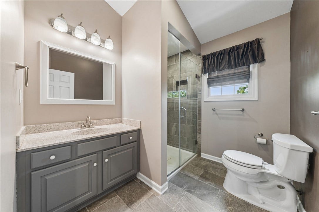 61 Greenhill Dr, Washington, PA 15301