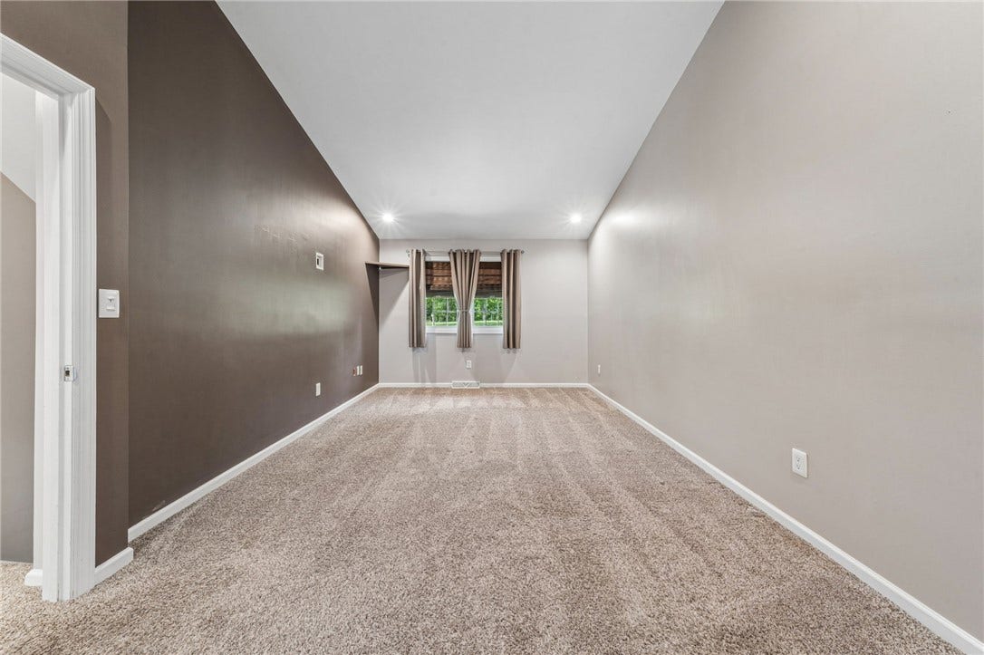 61 Greenhill Dr, Washington, PA 15301