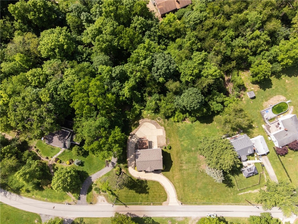61 Greenhill Dr, Washington, PA 15301