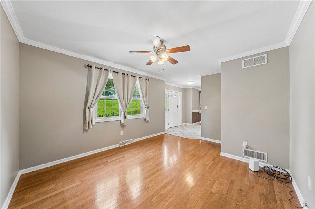 61 Greenhill Dr, Washington, PA 15301